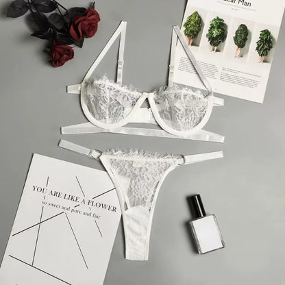 Conjunto de Lencería Sensual de Encaje – Sujetador y Tanga Elegante