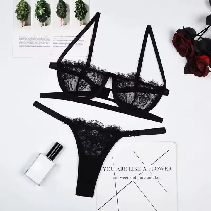 Conjunto de Lencería Sensual de Encaje – Sujetador y Tanga Elegante