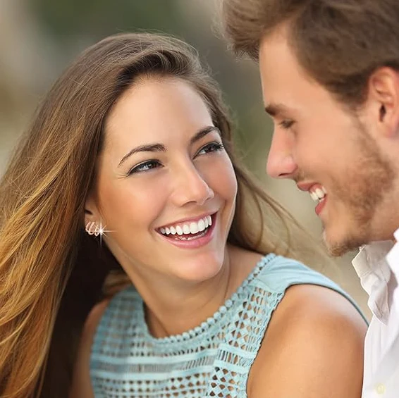 Pendientes Trepadores Dorados con Circonitas – Elegancia Brillante