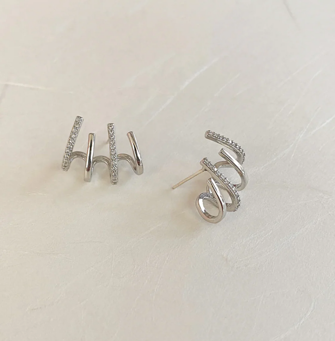 Pendientes Trepadores Dorados con Circonitas – Elegancia Brillante