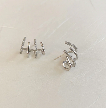 Pendientes Trepadores Dorados con Circonitas – Elegancia Brillante
