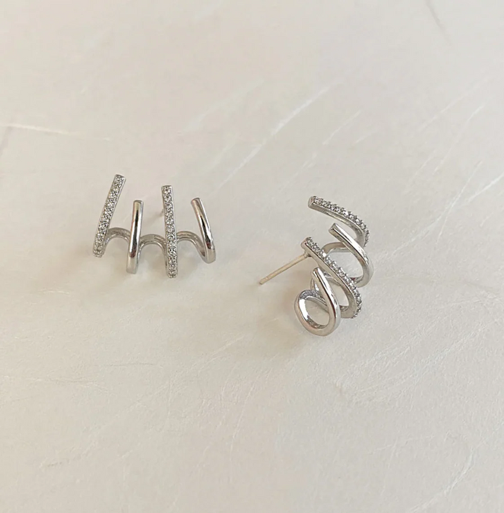 Pendientes Trepadores Dorados con Circonitas – Elegancia Brillante